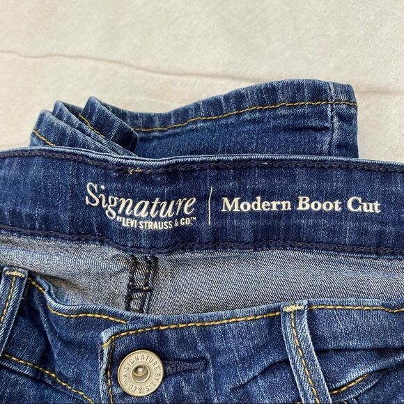 Signature by Levi Strauss Modern Boot Cut Jeans Size 16L - Picture 7 of 9